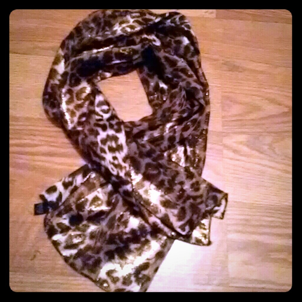 Gorgeous Cheetah Print Scarf